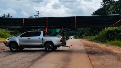 Implicância da PRF: Polícia flagra picape transportando barco gigante no AP