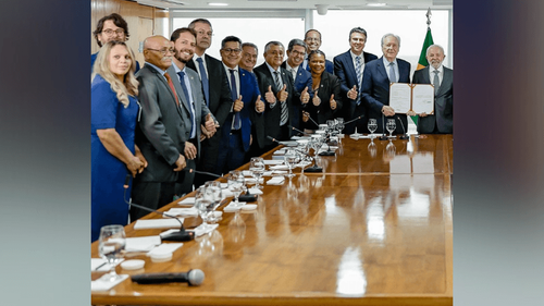 Direito garantido: Lula sanciona equiparação salarial a policiais do ex-território do AP; emenda de Dorinaldo garante auxílio-moradia