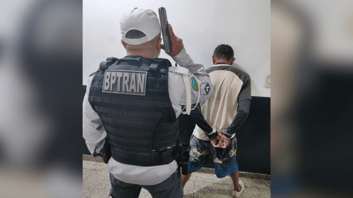 Descontrole: Motoqueiro usava parada de ônibus para observar estudantes e usar lubrificante