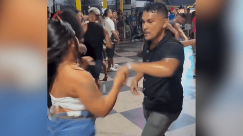 Só no caqueado: Casal brilha na pista ao som do verdadeiro ‘rock doido’