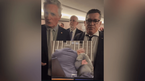 ’Violência contra a democracia’: Dorinaldo denuncia agressões e corte da TV Câmara durante sessão tumultuada