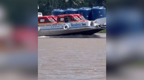 No Amapá é assim: Barco leva viaturas dos Bombeiros para salvar vidas em comunidades isoladas