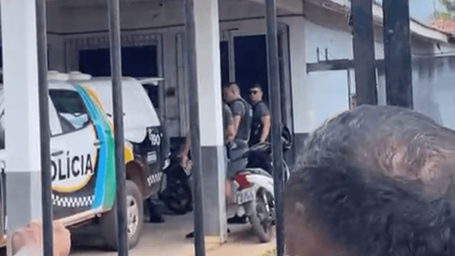 Vitória do Jari: Suspeito de tirar a vida da própria mãe é retirado de casa pela polícia