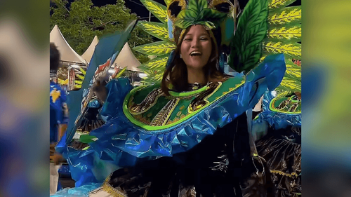 Desafio de Carnaval: Repórter do Voz ‘piranga’ fantasia e sai na ala das baianas