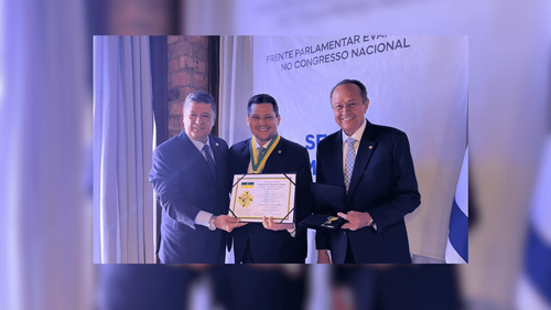 Senador Davi Alcolumbre recebe homenagem da Frente Parlamentar Evangélica