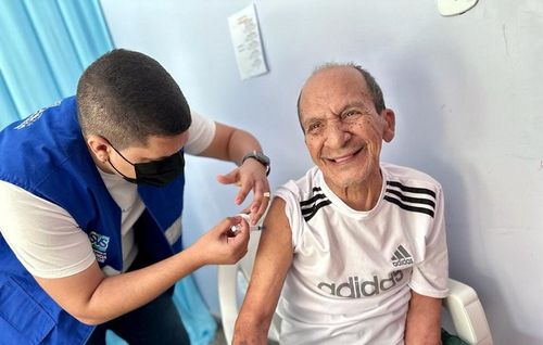 Vacinação de idosos do abrigo São José marca o Dia D de combate à influenza no Amapá