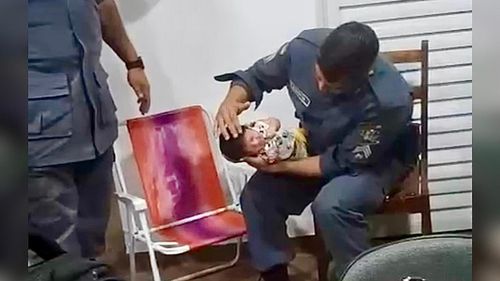 Herói de Farda: PM age rápido e salva bebê engasgado, em Macapá