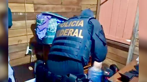 Deu ruim: Suspeito de furto tenta escapar de operação da PF pelo telhado