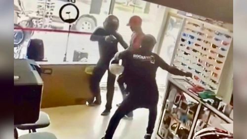 Por um Triz: Arma falha e homem escapa de levar tiro após reagir a assalto