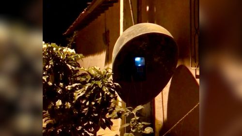 Ligação do além: Orelhão toca todo dia na mesma hora e gera mistério 