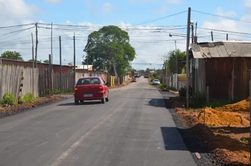 Lula  entrega título de domínio no Parque Aeroportuário dando início a regulamentação do bairro, em Macapá