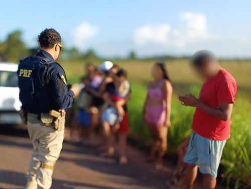 Férias: Carro com 11 pessoas e um cachorro é abordado pela PRF no Amapá