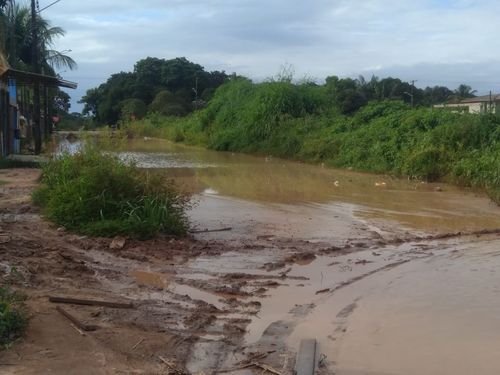 Miracema: Rio de lama impede a entrada de ônibus no habitacional
