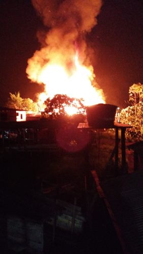 Vitória do Jari: Incêndio consome casas e assusta moradores