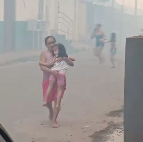 Santana: Incêndio faz pessoas saírem às pressas de casas, comércio e escola