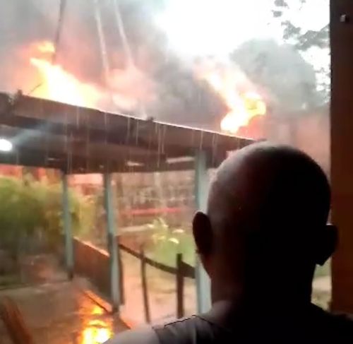 Lago da Vaca: Raio atinge residência e provoca incêndio