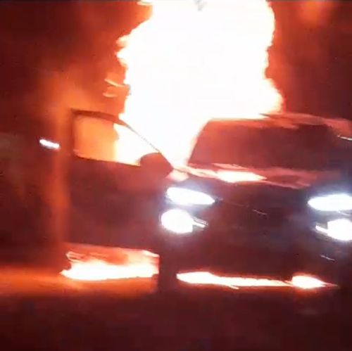 Santana: Tanque explode e carro pega fogo em rua