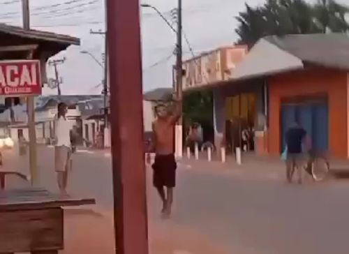 Vitória do Jari: dupla xinga PMs, chama pra briga, é presa e pede desculpas