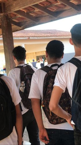 Invasor de escola que fez aluna refém se entrega após negociação