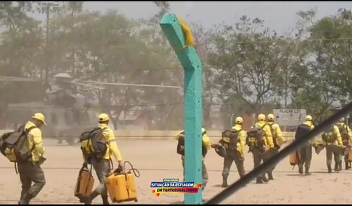 Vídeo mostra brigadistas a caminho de incêndio de grandes proporções no Amapá