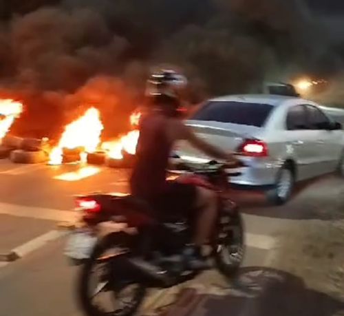 Anúncio de mão única na via expressa do Pantanal gera protesto. Mudança é de 120 dias, diz PMM