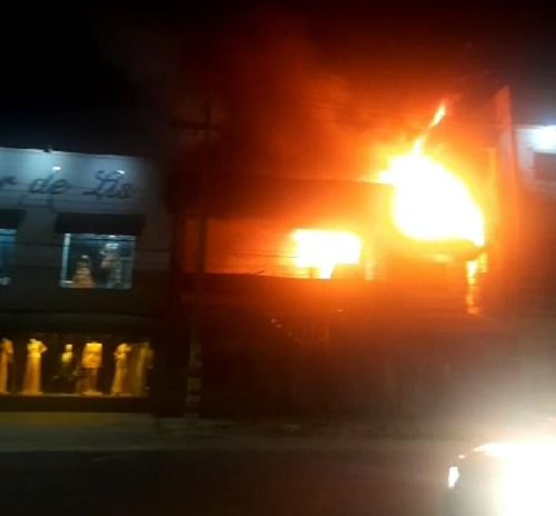 Macapá: incêndio causa pânico e casa é totalmente consumida por chamas
