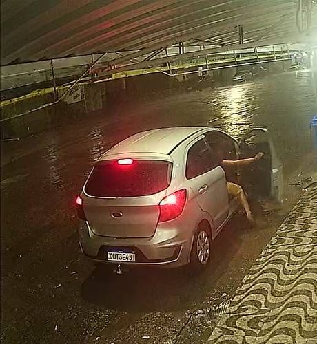 Bandidos Invadem Mercearia no Centro de Macapá: Antes, Mulher é Assaltada em Parada de Ônibus