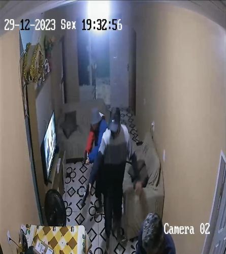 Santana: Câmeras mostram execução de homem na frente dos filhos 