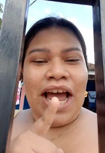 Carabao: moradora tabela preço de banheiro. Pós-número 2 tem direito a banho, sabonete e toalha