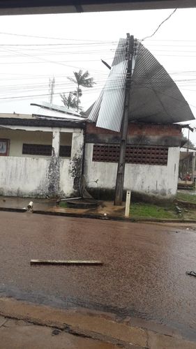 Oiapoque: Ventos fortes assustam moradores  