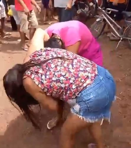 Até quando? Brigas de rua são incentivadas por população; mulheres são as mais expostas