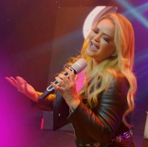 Morre cantora Dani Li após complicações em cirurgia