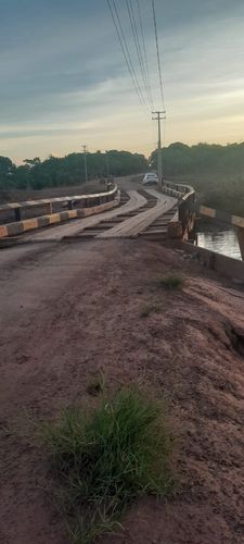 Comunidade do corre água teme ponte amarrada por cabos