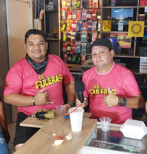 Humoristas homenageiam Jornalista Luiz Melo com “meme do engasgo”