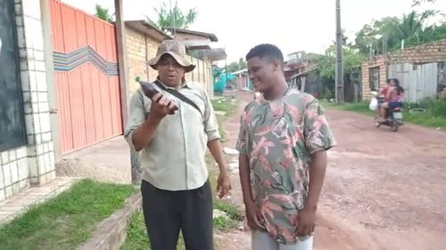 Homem brinca com nomes de ingredientes de viagra natural