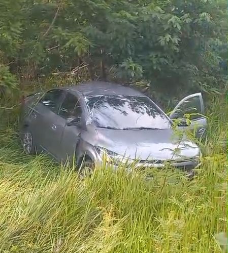 Carro desgovernado assusta pedestres na Rodovia do Curiaú