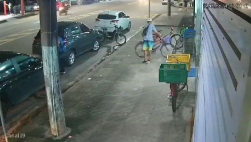 Macapá: homem leva bicicleta na cara dura, no Santa Inês