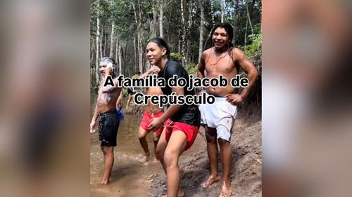 Na Amazônia é assim: Família de Jacob, de Crepúsculo, se diverte na beira do rio 