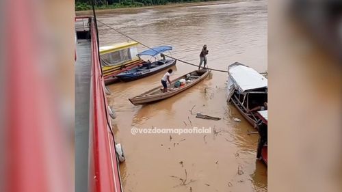 Tem a senha: Ribeirinho dá show de habilidade em manobra nas águas da Amazônia