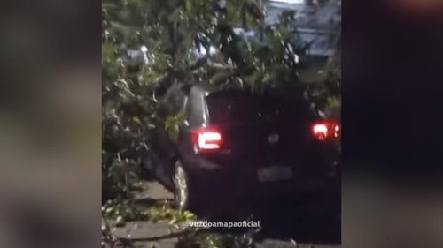 Anjo da guarda? Motorista escapa com vida após mangueira cair em carro em Macapá