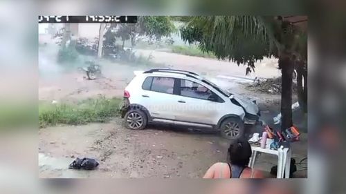 Por um fio: Carro desgovernado quase atinge mulher, em Macapá
