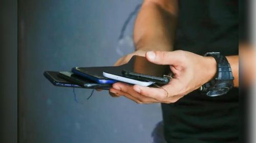 Mais rigor: Iapen endurece procedimentos sobre revistas e uso de celulares