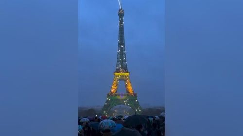 Verde e amarelo: Torre Eiffel se veste de Brasil e Guiana abre as portas aos amapaenses