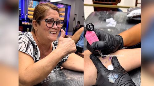 'Dor que vale a pena': Aos 58 anos, dona Ita faz primeira tatuagem para homenagear a mãe