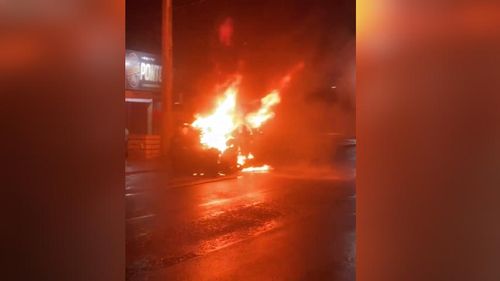 Laranjal do Jari: Populares queimam caminhonete, após jovem perder a vida em colisão