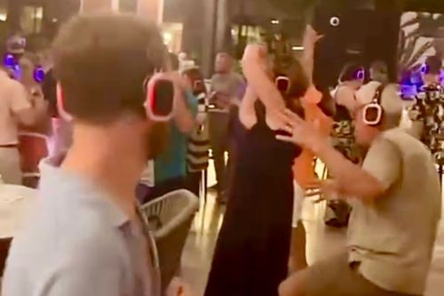 Festa sem Barulho!: Nova moda é farra silenciosa: 'música só no fone'. Será que a 'moda pega' em Macapá? 