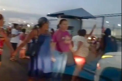 Protesto: Familiares reclamam da alimentação servida aos detentos do Iapen