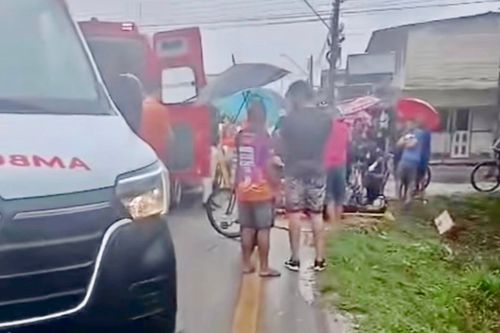 Macapá: Acidente termina com motocicleta dentro do Canal do Beirol