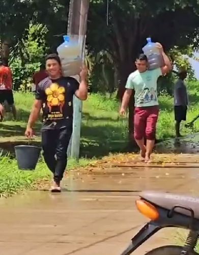 Na beira do rio, cidade do Marajó vive o caos sem água nas torneiras