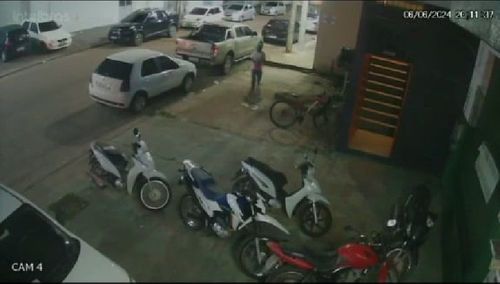 Criminoso da sacola furta bicicleta de academia